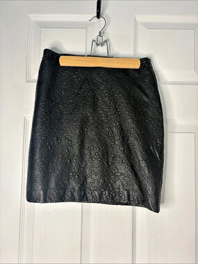 Dynamite Floral faux leather Mini Skirt in Black Size XS Like New